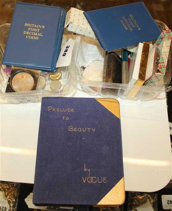 Vogue compact, shell purses etc, QV 1889 crown & small quantity of coinage
